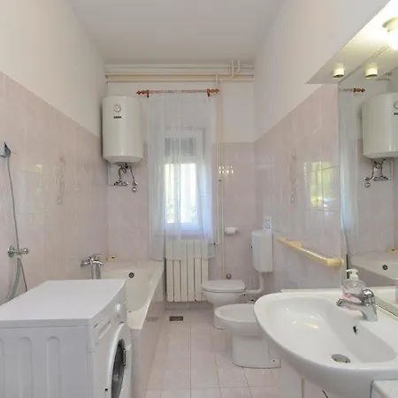 Apartment Fuer 4 Personen Ca 66 Qm In Banjole, Istrien Istrische Riviera